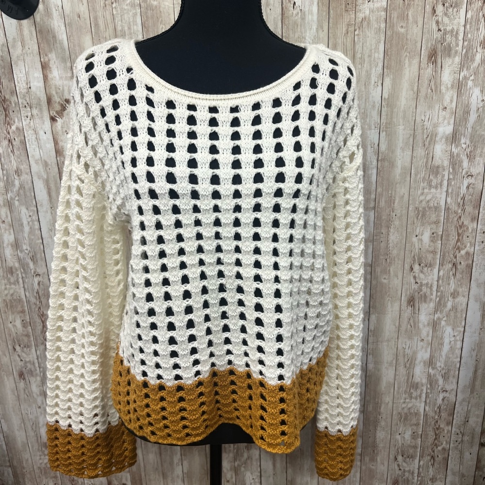 SO White and Gold Crew Neck Sweater with Chunky‎ Knit